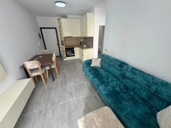 Tirane, jepet me qera apartament 1+1 Kati 2, 65 m² 650 € (Mine Peza)