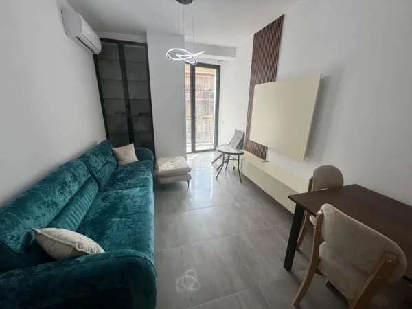 Tirane, jepet me qera apartament 1+1 Kati 2, 65 m² 650 € (Mine Peza)