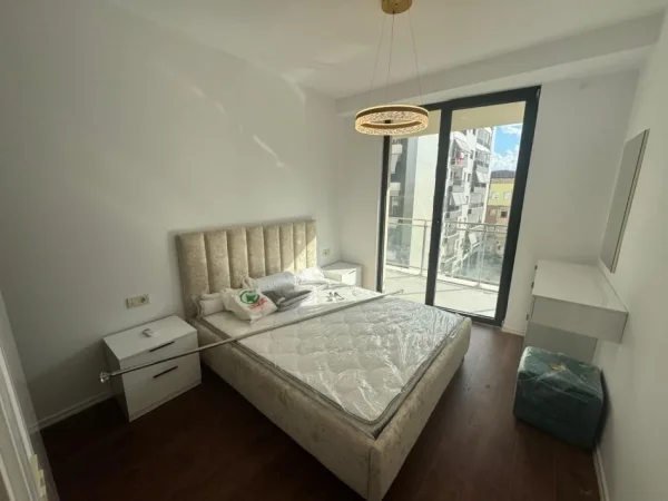 Tirane, jepet me qera apartament 1+1 Kati 2, 65 m² 650 € (Mine Peza)