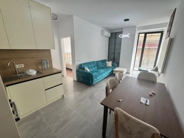 Tirane, jepet me qera apartament 1+1 Kati 2, 65 m² 650 € (Mine Peza)