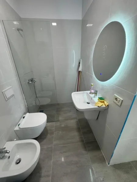 Tirane, jepet me qera apartament 1+1 Kati 2, 65 m² 650 € (Mine Peza)