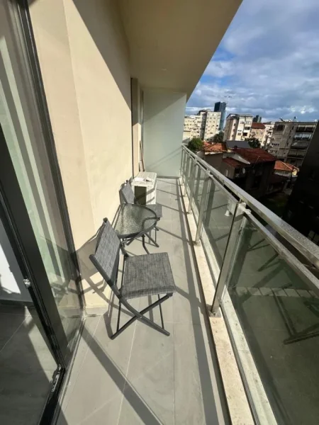 Tirane, jepet me qera apartament 1+1 Kati 2, 65 m² 650 € (Mine Peza)