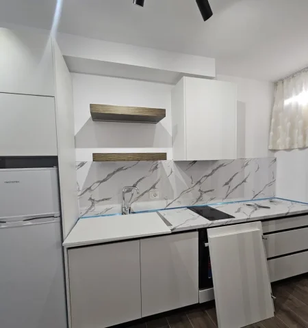 Tirane, jepet me qera apartament 1+1 Kati 1, 30 m² 310 € (Dalip topi)