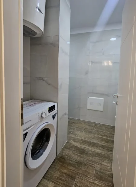 Tirane, jepet me qera apartament 1+1 Kati 1, 30 m² 310 € (Dalip topi)