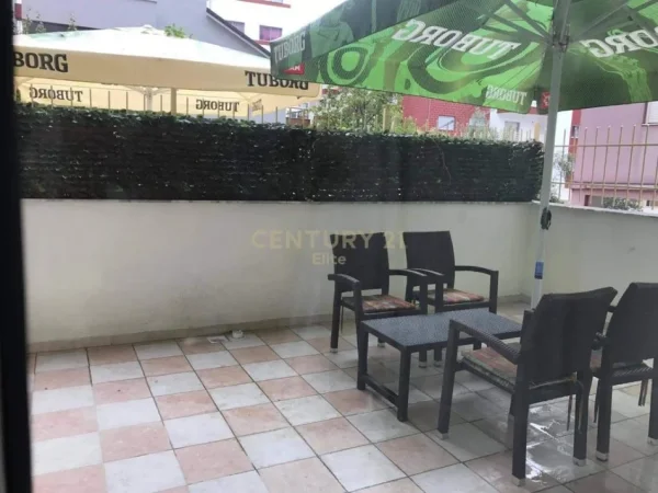 Tirane, jepet me qera apartament 1+1 Kati 1, 80 m² 385 € (Rruga Muhamed Deliu)