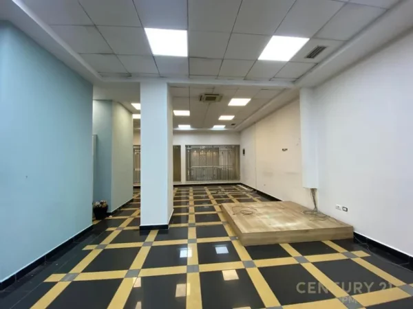 Tirane, jepet me qera ambjent biznesi Kati 3, 106 m² 1.000 € (Galeria)
