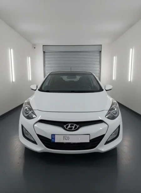 Tirane, shes makine Hyundai Benzin, e bardhë automatik Kondicioner 126.000 km 7.800 €