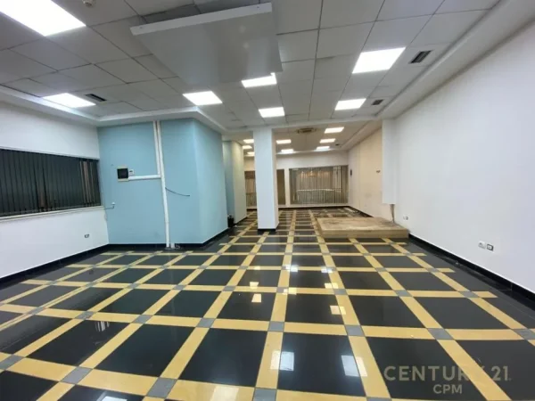 Tirane, jepet me qera zyre Kati 3, 106 m² 1.000 € (Qendra Tregetare Galeria)