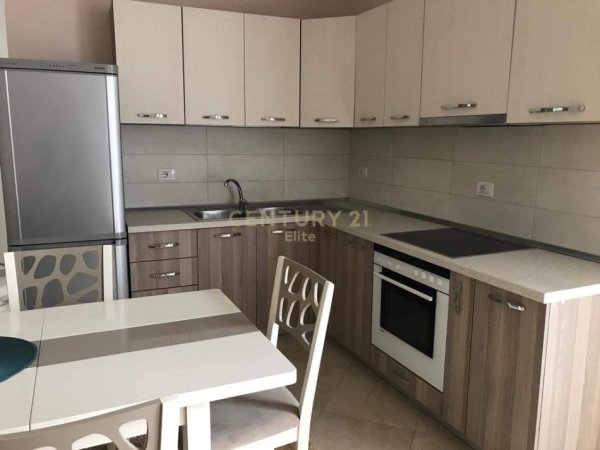 Tirane, jepet me qera apartament 1+1 , 90 m² 385 € (Rruga Muhamet Deliu, Fresk)