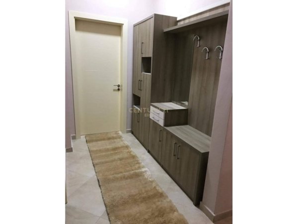 Tirane, jepet me qera apartament 1+1 , 90 m² 385 € (Rruga Muhamet Deliu, Fresk)