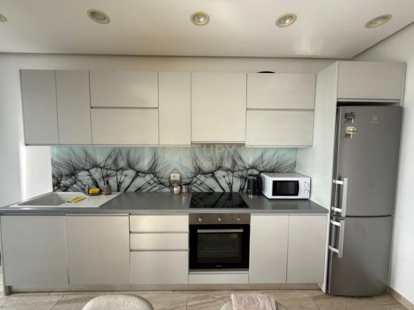 Tirane, jepet me qera apartament 2+1+Ballkon Kati 1, 107 m² 950 € (La Panoram Luxury-Villa, pranë Select Hill)