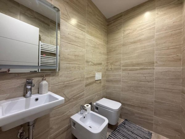 Tirane, jepet me qera apartament 2+1+Ballkon Kati 1, 107 m² 950 € (La Panoram Luxury-Villa, pranë Select Hill)