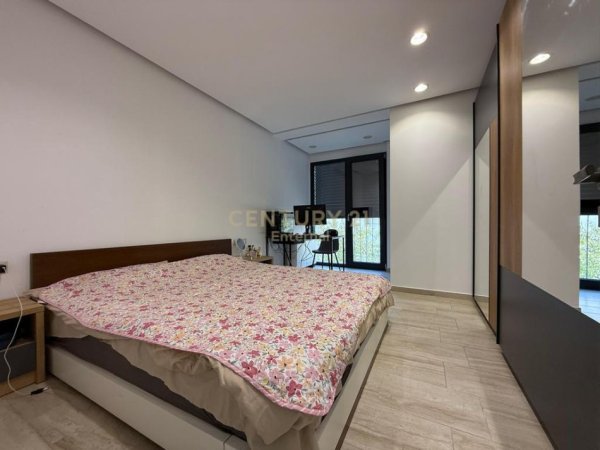 Tirane, jepet me qera apartament 2+1+Ballkon Kati 1, 107 m² 950 € (La Panoram Luxury-Villa, pranë Select Hill)