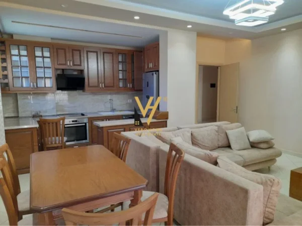 Tirane, jepet me qera apartament 2+1+Ballkon Kati 3, 90 m² 500 € (FRESK)