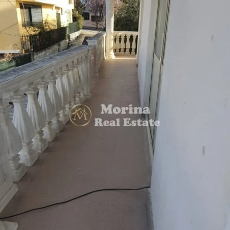 Tirane, jepet me qera shtepi 1+1+Ballkon Kati 2, 35 m² 300 € (Rruga Mihal Grameno)