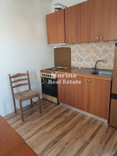 Tirane, jepet me qera shtepi 1+1+Ballkon Kati 2, 35 m² 300 € (Rruga Mihal Grameno)