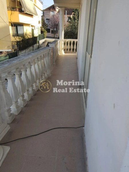 Tirane, jepet me qera shtepi 1+1+Ballkon Kati 2, 35 m² 300 € (Rruga Mihal Grameno)