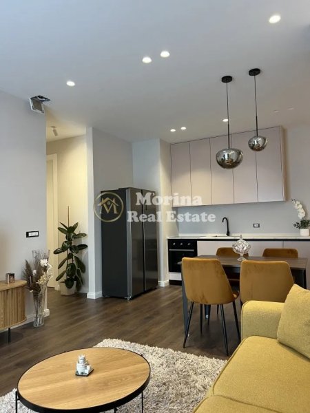 Tirane, jepet me qera apartament 2+1+Ballkon Kati 9, 95 m² 1.100 € (Komuna e Parisit)