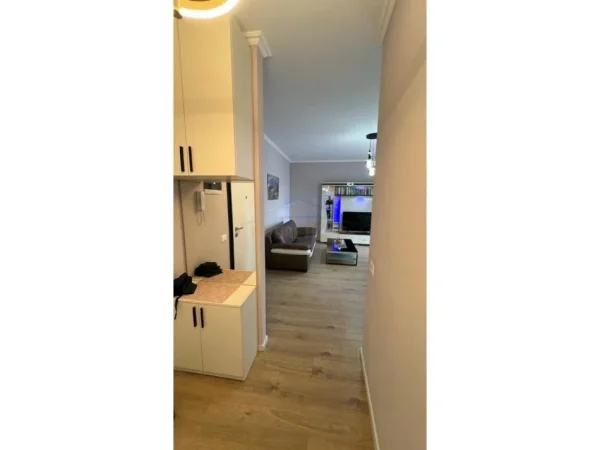 Tirane, jepet me qera apartament 1+1 Kati 3, 600 € 