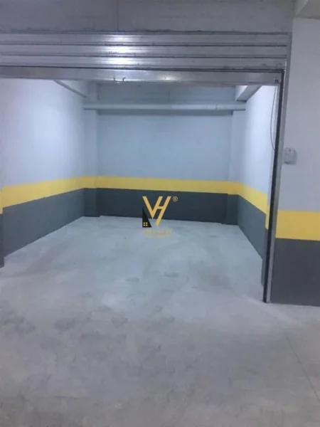 Tirane, jepet me qera apartament 1+1+Ballkon Kati 3, 85 m² 900 € (BLLOK)