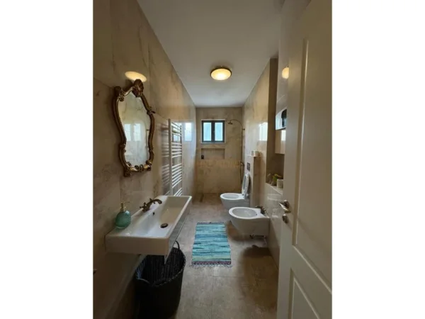 Tirane, shitet apartament 2+1+2+Ballkon Kati 3, 160 m² 650.000 € (pranë Stadiumit Air Albania)