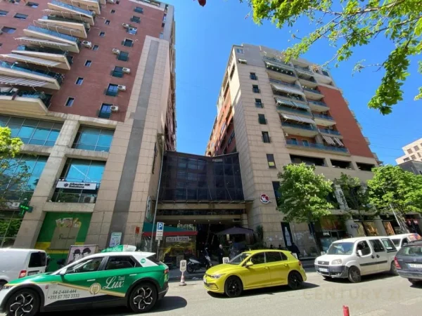 Tirane, jepet me qera zyre Kati 3, 106 m² 1.000 € (Qendra Tregtare Galeria)