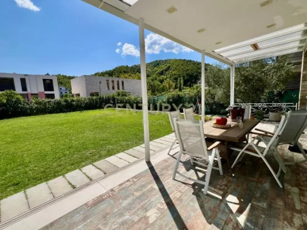 Tirane, shes Vile 3 Katshe Kati 3, 1.400 m² 650.000 € (Petrele)