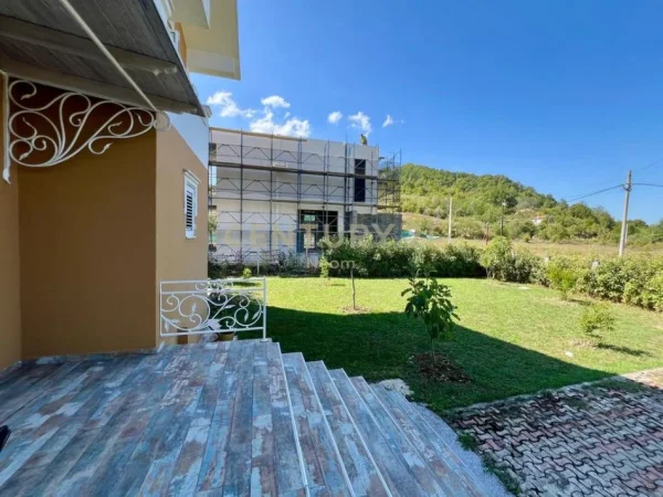 Tirane, shes Vile 3 Katshe Kati 3, 1.400 m² 650.000 € (Petrele)