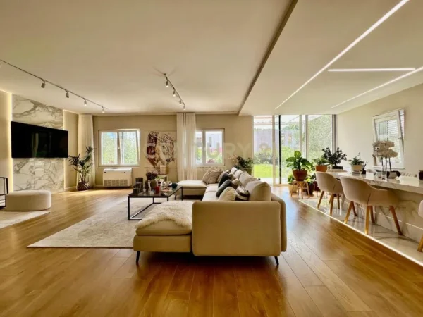 Tirane, shes Vile 3 Katshe Kati 3, 1.400 m² 650.000 € (Petrele)