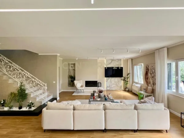 Tirane, shes Vile 3 Katshe Kati 3, 1.400 m² 650.000 € (Petrele)