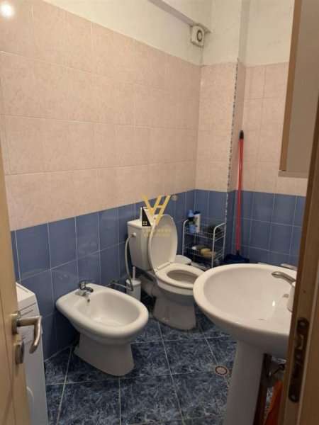 Tirane, jepet me qera apartament 2+1+Ballkon Kati 4, 90 m² 420 € (FRESKU)