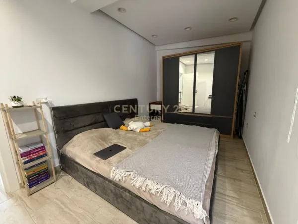 Tirane, jepet me qera apartament 2+1+Aneks+Ballkon Kati 1, 107 m² 950 € (La Panoram Luxury-Villa prane Select Hill)