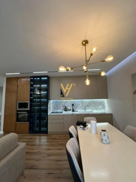 Tirane, jepet me qera apartament 3+1+Ballkon Kati 11, 126 m² 1.000 € (ASTIR)