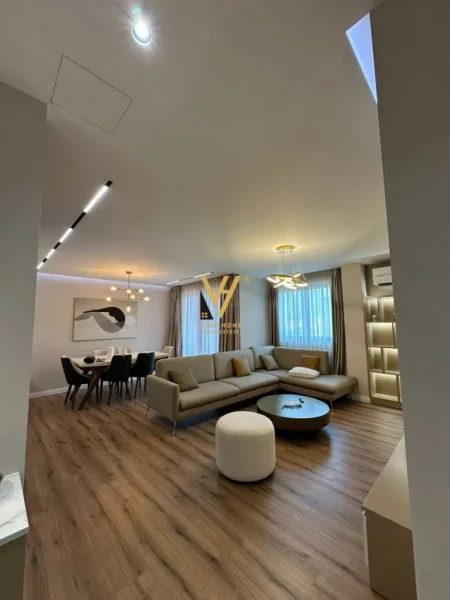 Tirane, jepet me qera apartament 3+1+Ballkon Kati 11, 126 m² 1.000 € (ASTIR)