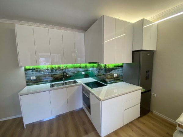 Jepet me Qera Super Apartament 1+1 tek Stacioni i Trenit ne Tiranë, Kati 6, 70 m² 700 €URO