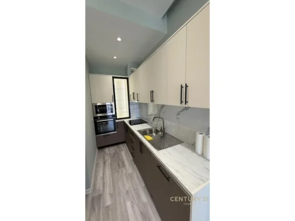 Tirane, jepet me qera apartament 1+1+Aneks+Ballkon Kati 2, 76 m² 800 € 