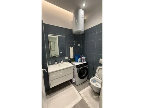 Tirane, jepet me qera apartament 1+1+Aneks+Ballkon Kati 2, 76 m² 800 € 