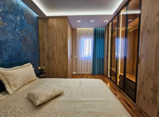 Tirane, jepet me qera apartament 1+1 , 60 m² 800 € (Bllok)