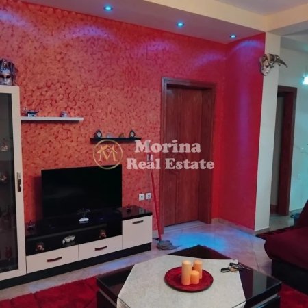 Tirane, jepet me qera shtepi 1+1 Kati 3, 100 m² 450 € (Kombinat)