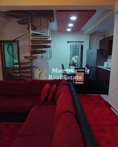 Tirane, jepet me qera shtepi 1+1 Kati 3, 100 m² 450 € (Kombinat)