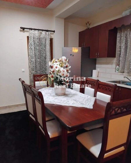 Tirane, jepet me qera shtepi 1+1 Kati 3, 100 m² 450 € (Kombinat)