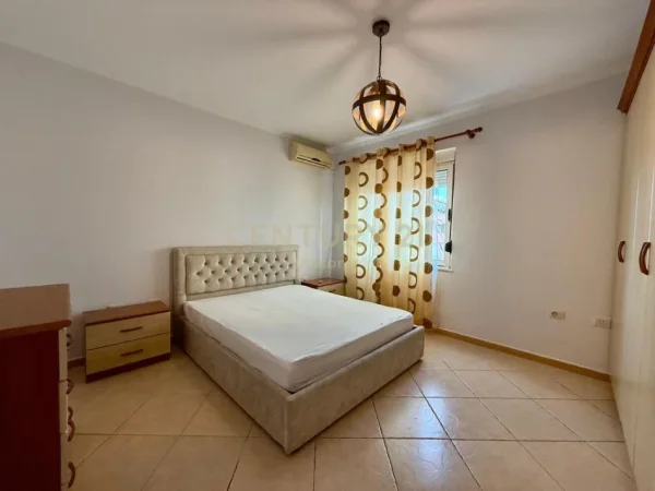 Tirane, jepet me qera apartament 2+1+Aneks+Ballkon Kati 8, 120 m² 800 € 