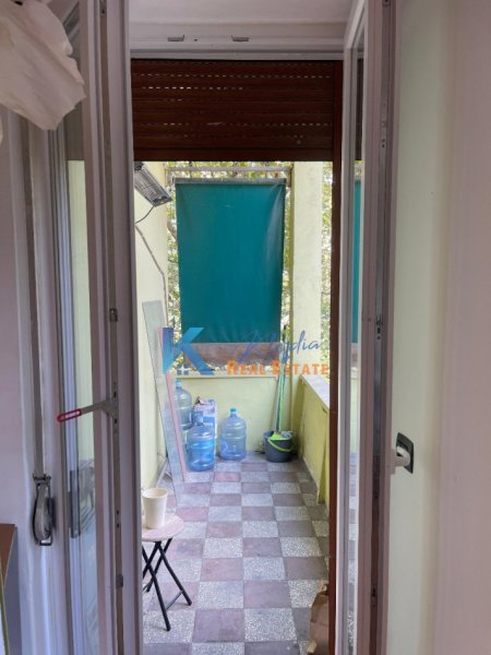 Tirane, jap me qera zyre Kati 3, 70 m² 800 € (Bllok, Rruga Vaso Pasha)