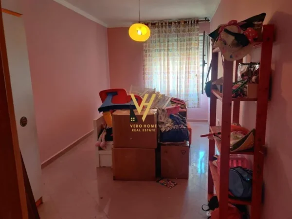 Tirane, jepet me qera apartament 2+1+Ballkon Kati 8, 90 m² 800 € (BLLOK)