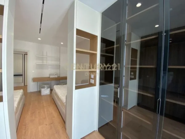Tirane, shes apartament 2+1+Aneks+Ballkon Kati 2, 124 m² 299.000 € 