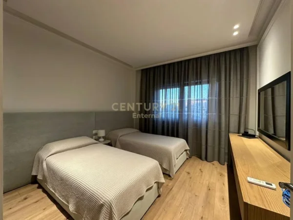 Tirane, jepet me qera apartament 2+1+Aneks+Ballkon Kati 6, 97 m² 900 € 