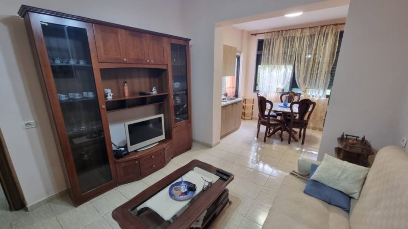 Jepet me Qira Apartament 2+1  te Oxhaku , Kati 1, 70 m² 450 €uro