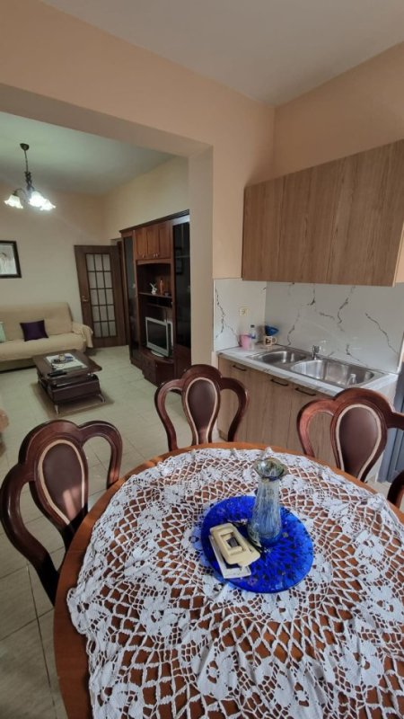 Jepet me Qira Apartament 2+1  te Oxhaku , Kati 1, 70 m² 450 €uro