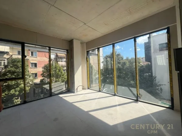 Tirane, jepet me qera ambjent biznesi Kati 3, 251 m² 5.000 € 