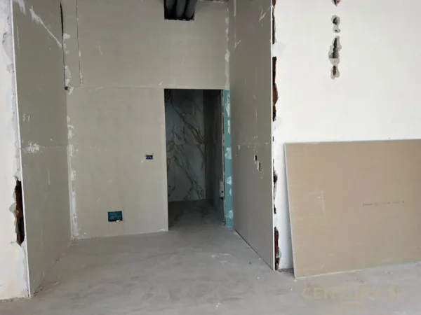 Tirane, jepet me qera ambjent biznesi Kati 3, 251 m² 5.000 € 